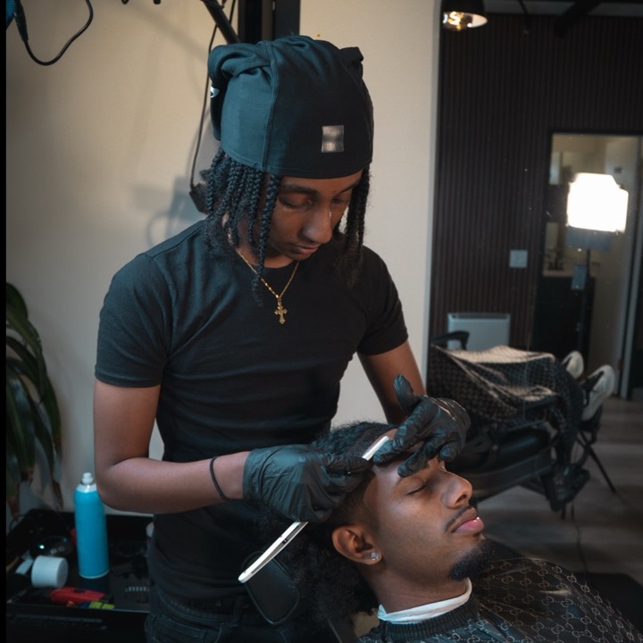 Redi Cuts working on a client at Culture Cuts